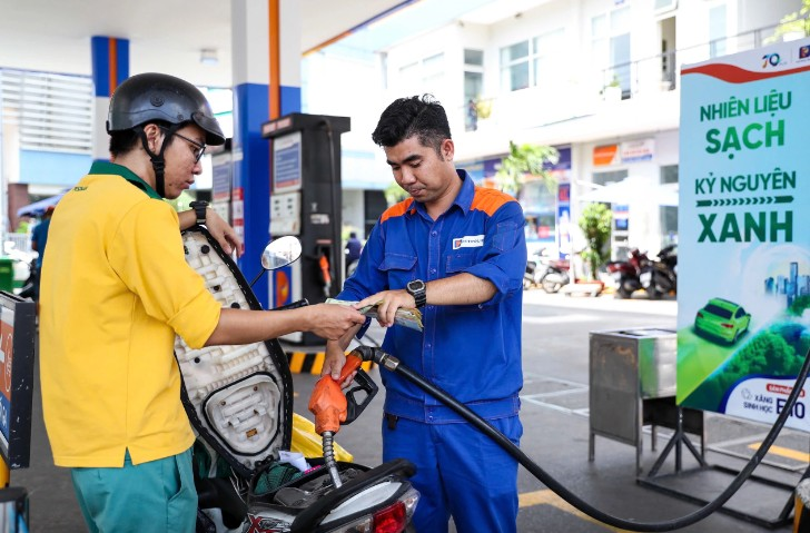 Từ chiều nay (29-1), giá xăng RON95 tăng lên sát ngưỡng 19.000 đồng/lít